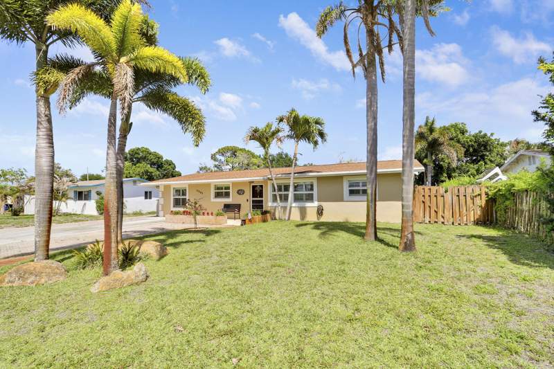 3 bedroom Single Family Residence at 19049 SE Robert Drive, Tropic Vista, Jupiter — photo 2