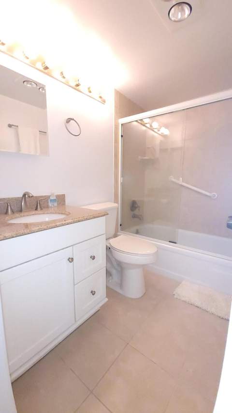 319 Chatham P, West Palm Beach FL - photo 9 of 41