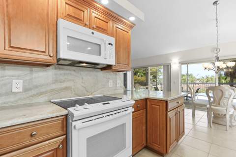327 Ridge Road, Jupiter FL - photo 12 of 55