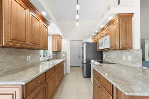 327 Ridge Road, Jupiter FL - photo 13 of 55