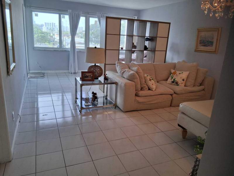 1 bedroom Condominium at 329 SE 3rd Street #302s, Second Gulfstream Garden, Hallandale Beach — photo 3