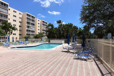 1000 NE 12th Avenue #106, Hallandale Beach FL - photo 23 of 30