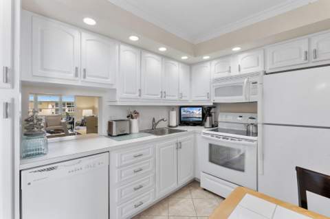 2515 NE 2nd Court #405, Boynton Beach FL - photo 6 of 27