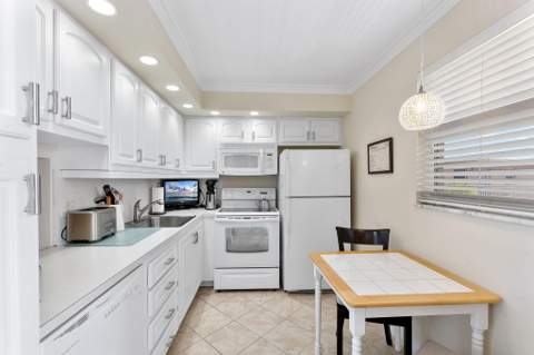 2515 NE 2nd Court #405, Boynton Beach FL - photo 17 of 27