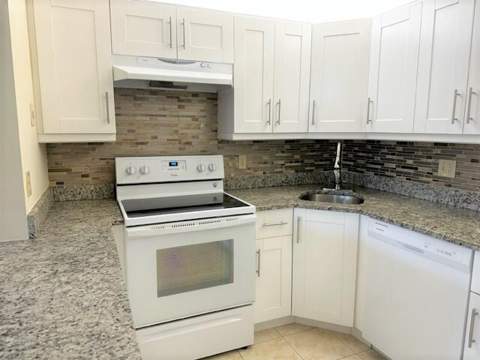 441 Pine Glen Lane #D-2, Greenacres FL - photo 13 of 37
