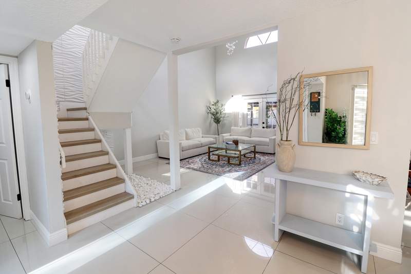 3 bedroom Townhouse at 11303 Lakeview Drive #8-m, Portofino Condominium, Coral Springs — photo 2