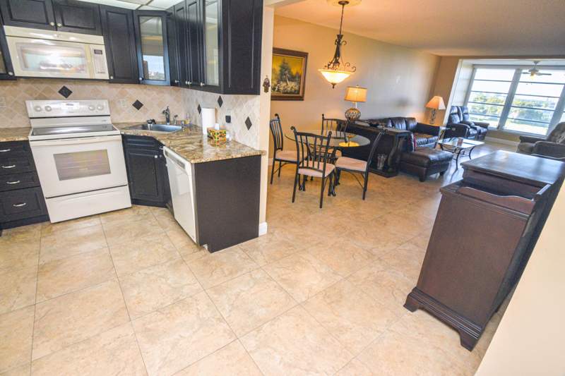 1 bedroom Condominium at 2661 S Course Drive #707, No 21 Palm-Aire Country Club, Pompano Beach — photo 4