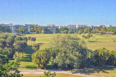 2661 S Course Drive #707, Pompano Beach FL - photo 14 of 32