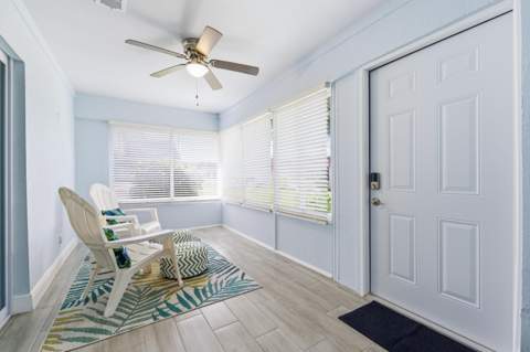 586 Laconia Circle, Lake Worth FL - photo 7 of 32