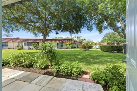 586 Laconia Circle, Lake Worth FL - photo 21 of 32
