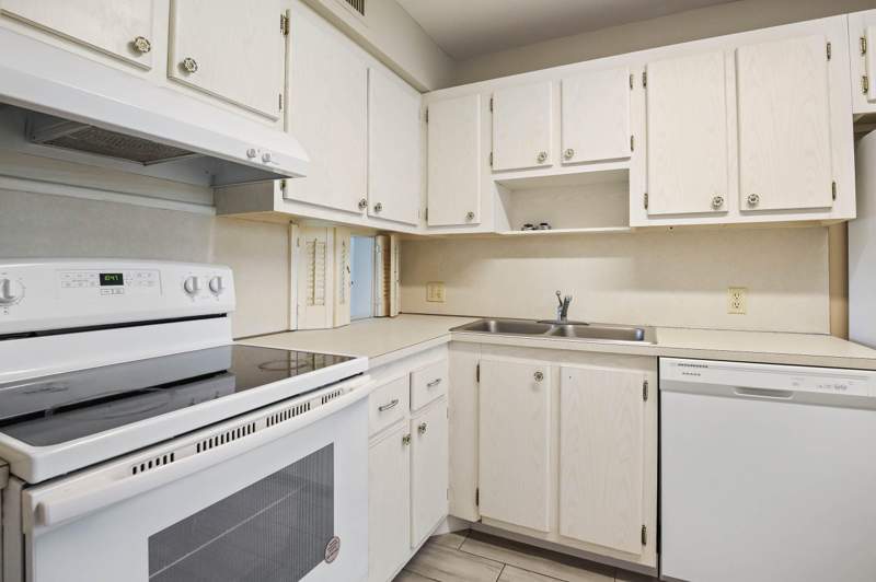 1 bedroom Condominium at 4254 Deste Court #208, Fountains Of Palm Beach Condo 5, Lake Worth — photo 5