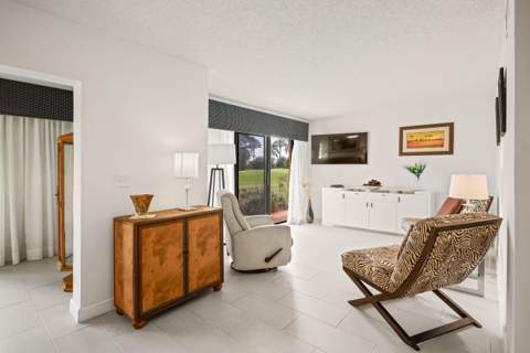 5338 S Fountains Dr Drive, Lake Worth FL - photo 7 of 40