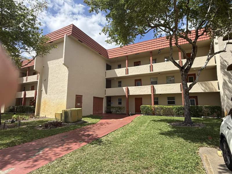 2 bedroom Condominium at 8051 Sunrise Lakes Drive #210, Sunrise Lakes 31 Condo, Sunrise — photo 3