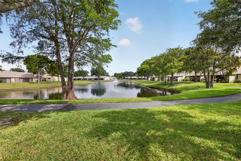 2 bedroom Condominium at 1025 Green Pine Boulevard #F, Palm Club Village I Condo, West Palm Beach — photo 5