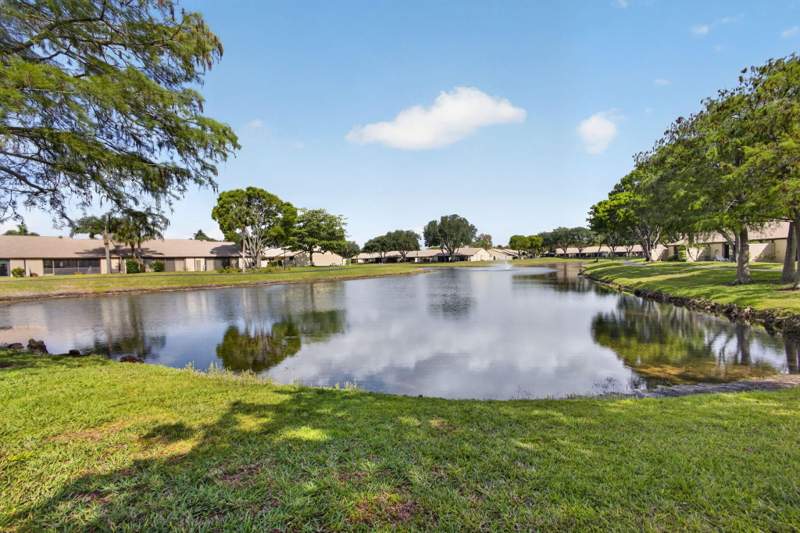 2 bedroom Condominium at 1025 Green Pine Boulevard #F, Palm Club Village I Condo, West Palm Beach — photo 4