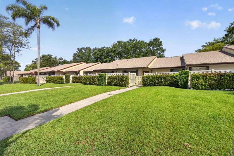 2 bedroom Condominium at 1025 Green Pine Boulevard #F, Palm Club Village I Condo, West Palm Beach — photo 3
