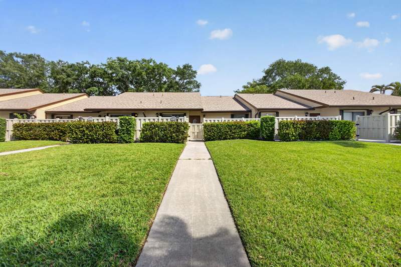 2 bedroom Condominium at 1025 Green Pine Boulevard #F, Palm Club Village I Condo, West Palm Beach — photo 2