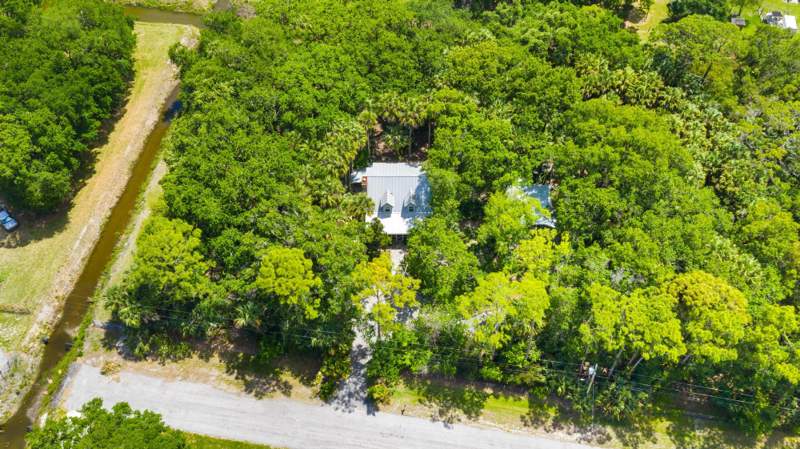 3 bedroom Single Family Residence at 15740 N 99th St Street, Acreage, The Acreage — photo 2