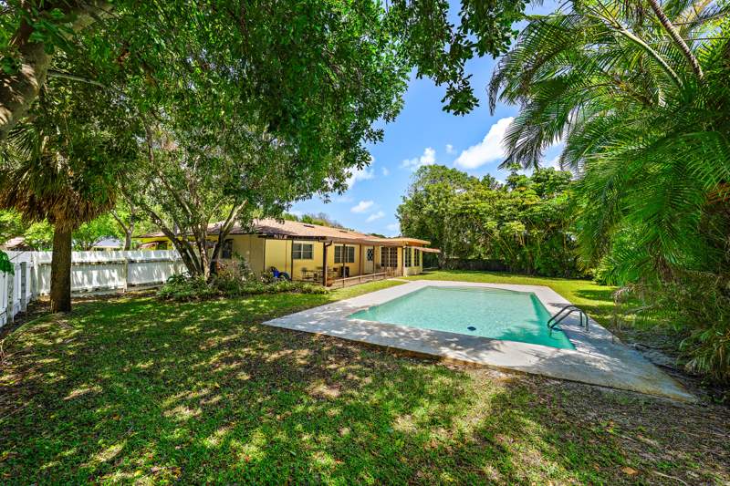 3 bedroom Single Family Residence at 844 Anchorage Drive, Country Club Add to the Village of North Palm Beac, North Palm Beach — photo 2