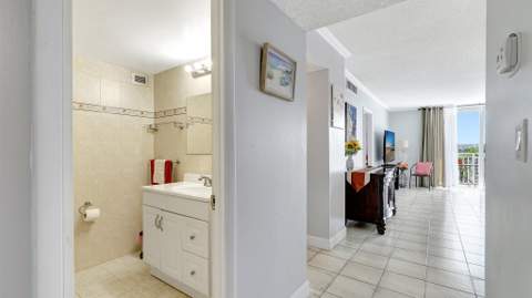 427 Golden Isles Drive #5j, Hallandale Beach FL - photo 11 of 43