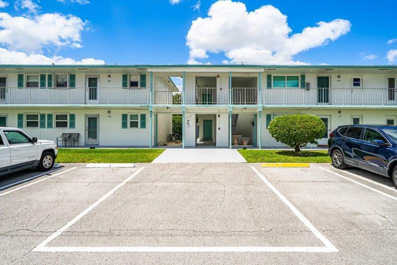 2 bedroom Condominium at 1117 Lake Terrace #207, Leisureville Lake Condo, Boynton Beach — photo 2