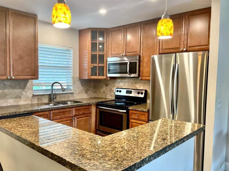 2 bedroom Condominium at 809 W Oakland Park Boulevard #J12, Racquet Club, Oakland Park — photo 2