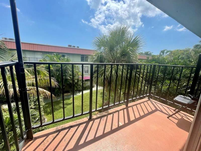 2 bedroom Condominium at 809 W Oakland Park Boulevard #J12, Racquet Club, Oakland Park — photo 3