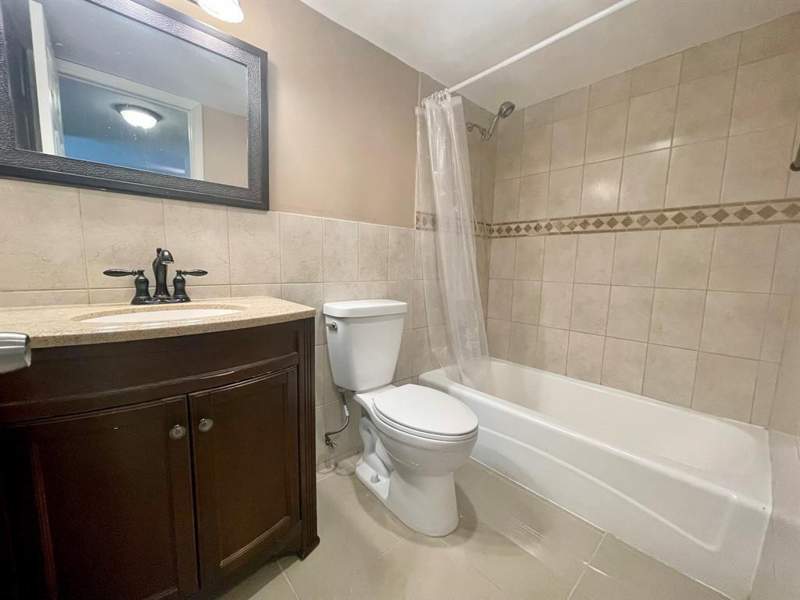 2 bedroom Condominium at 809 W Oakland Park Boulevard #J12, Racquet Club, Oakland Park — photo 5