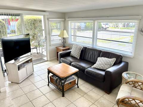 312 Hibiscus Drive, Deerfield Beach FL - photo 6 of 39