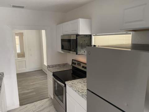 516 S 11th Street, Fort Pierce FL - photo 6 of 19