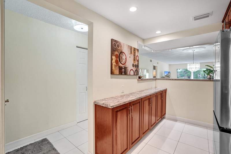 2 bedroom Condominium at 6200 NW 44th Unit # 204 Street #204, Greens Of Inverrary Phase I, Lauderhill — photo 5