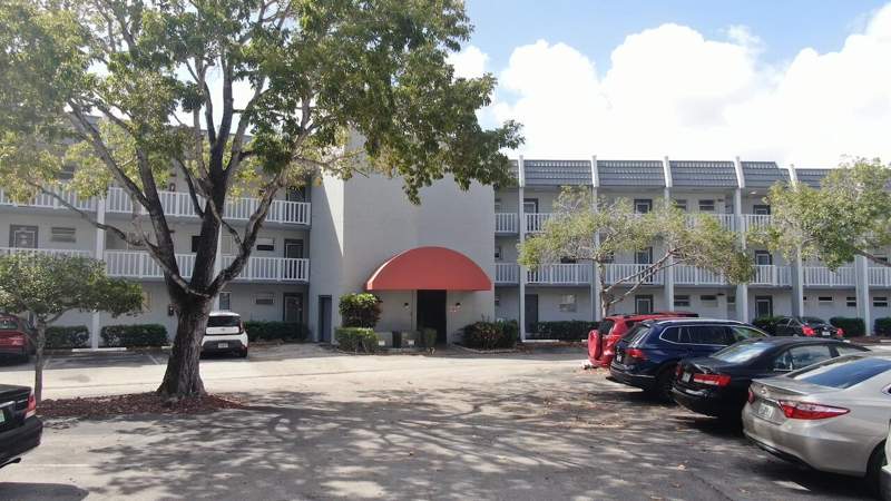 2 bedroom Condominium at 6570 Royal Palm Boulevard #106j, Royal Park Gardens I-J Condo, Margate — photo 2