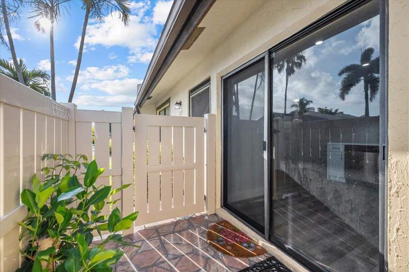 2 bedroom Villa at 593 Banks Road #593, Woodlake Isles, Margate — photo 5