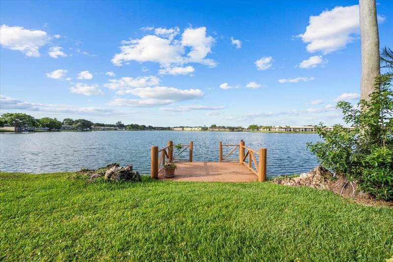 2 bedroom Villa at 593 Banks Road #593, Woodlake Isles, Margate — photo 3