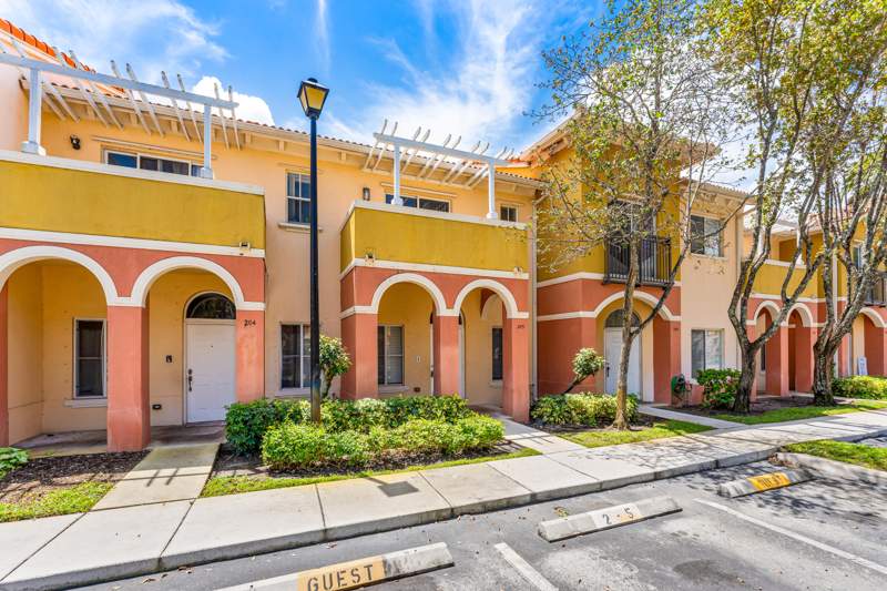 2 bedroom Townhouse at 205 S Santa Catalina Circle #205, Martin/Marangos Plat, North Lauderdale — photo 2