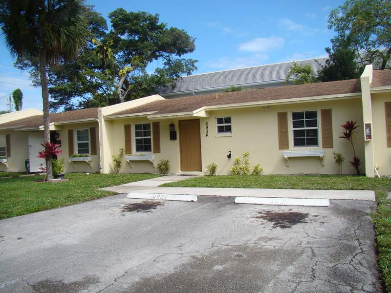 2 bedroom Villa at 6934 NW 31st Avenue #C-13, No 2 Palm-Aire Village Condo, Fort Lauderdale — photo 3