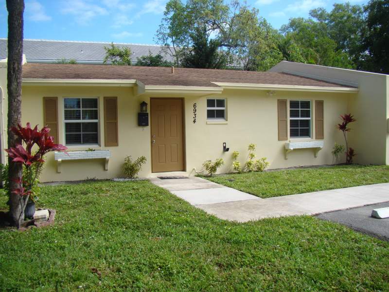 2 bedroom Villa at 6934 NW 31st Avenue #C-13, No 2 Palm-Aire Village Condo, Fort Lauderdale — photo 4