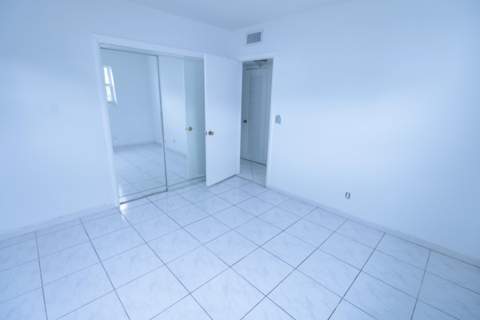 465 Paradise Isle Boulevard #110, Hallandale Beach FL - photo 9 of 26