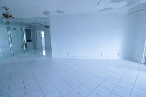 465 Paradise Isle Boulevard #110, Hallandale Beach FL - photo 6 of 26