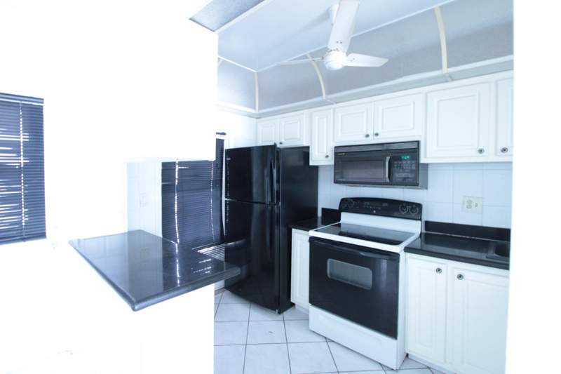 2 bedroom Stock Cooperative at 465 Paradise Isle Boulevard #110, Isle Of Paradise Co-Op E, Hallandale Beach — photo 4