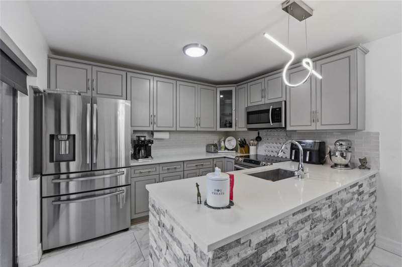 2 bedroom Townhouse at 1017 10th Way, Village Of Sandalwood Lak, West Palm Beach — photo 2