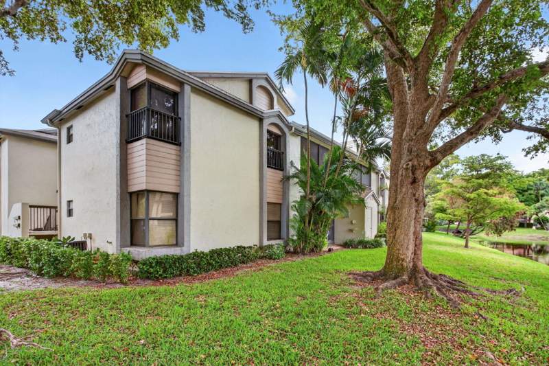 2 bedroom Condominium at 4500 Carambola Circle #27305, Baywood Village Iii-B Condo, Coconut Creek — photo 2