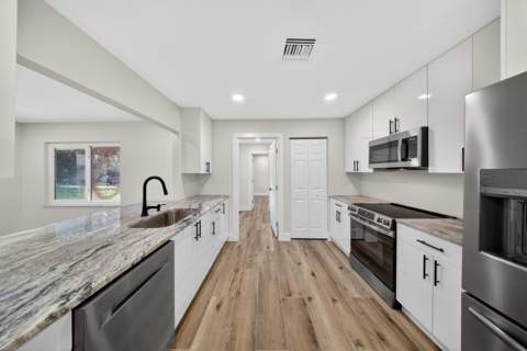 1451 SE Grapeland Avenue, Port St. Lucie FL - photo 13 of 38