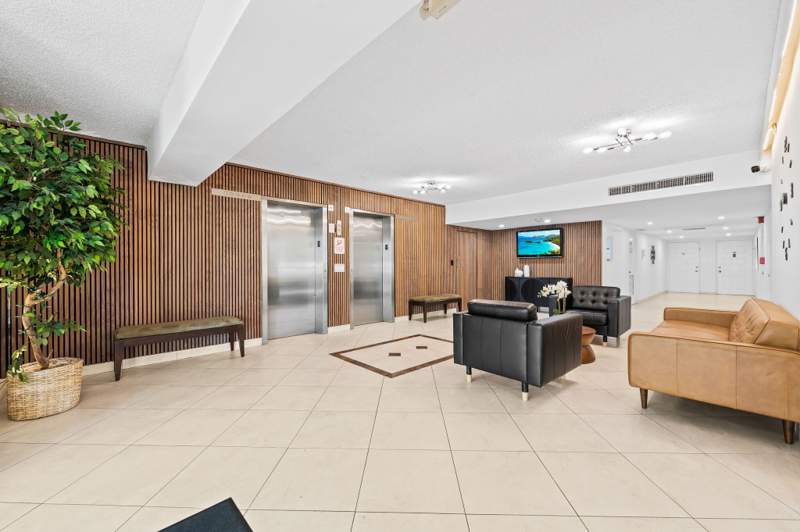 3 bedroom Condominium at 3960 Oaks Clubhouse Drive #304, No 78 Palm-Aire Country Club, Pompano Beach — photo 2
