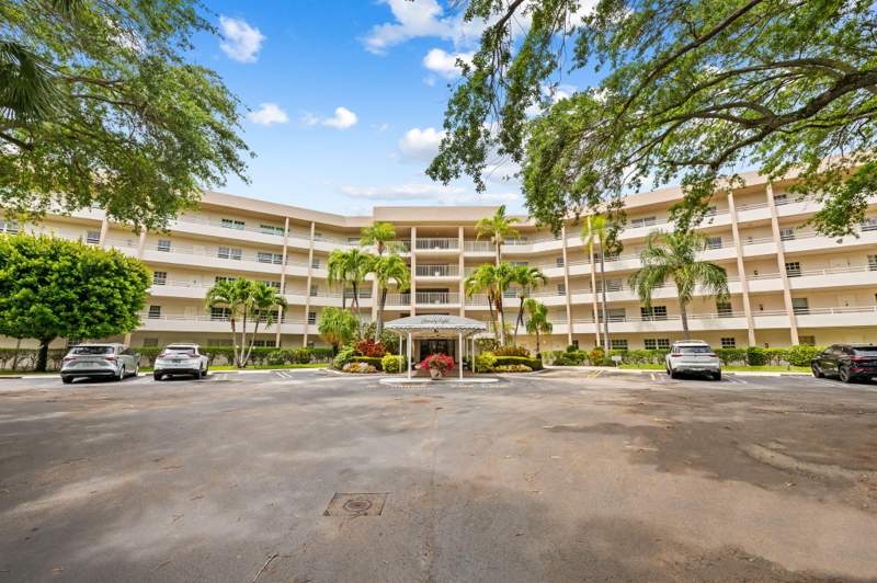3 bedroom Condominium at 3960 Oaks Clubhouse Drive #304, No 78 Palm-Aire Country Club, Pompano Beach — photo 3