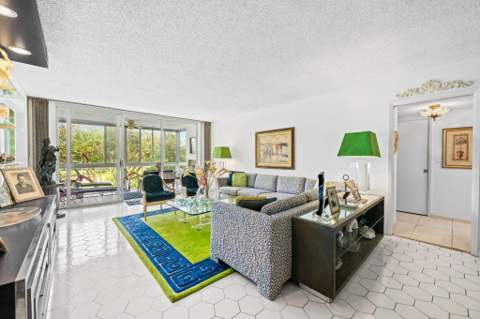 3960 Oaks Clubhouse Drive #304, Pompano Beach FL - photo 8 of 22