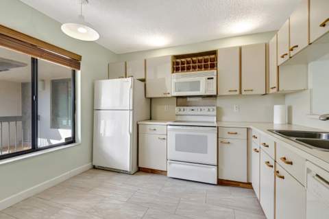 351 Club Circle #207, Boca Raton FL - photo 10 of 28