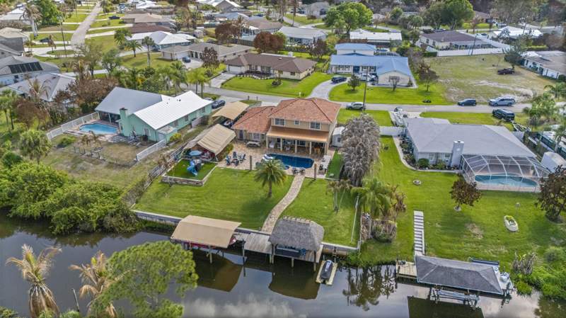 4 bedroom Single Family Residence at 121 NE Naranja Avenue, River Park-Unit 4, Port St. Lucie — photo 4