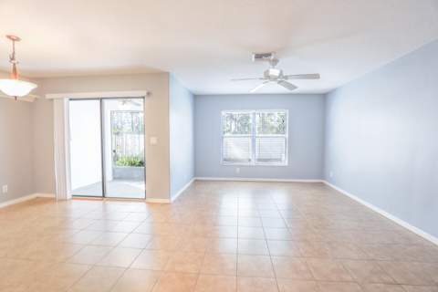 5064 NW Coventry Circle, Port St. Lucie FL - photo 10 of 37