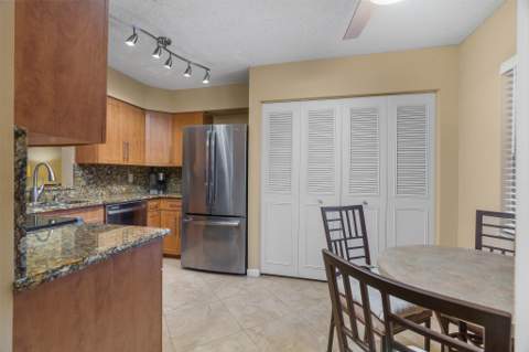 6515 Kensington Lane #201, Delray Beach FL - photo 7 of 38